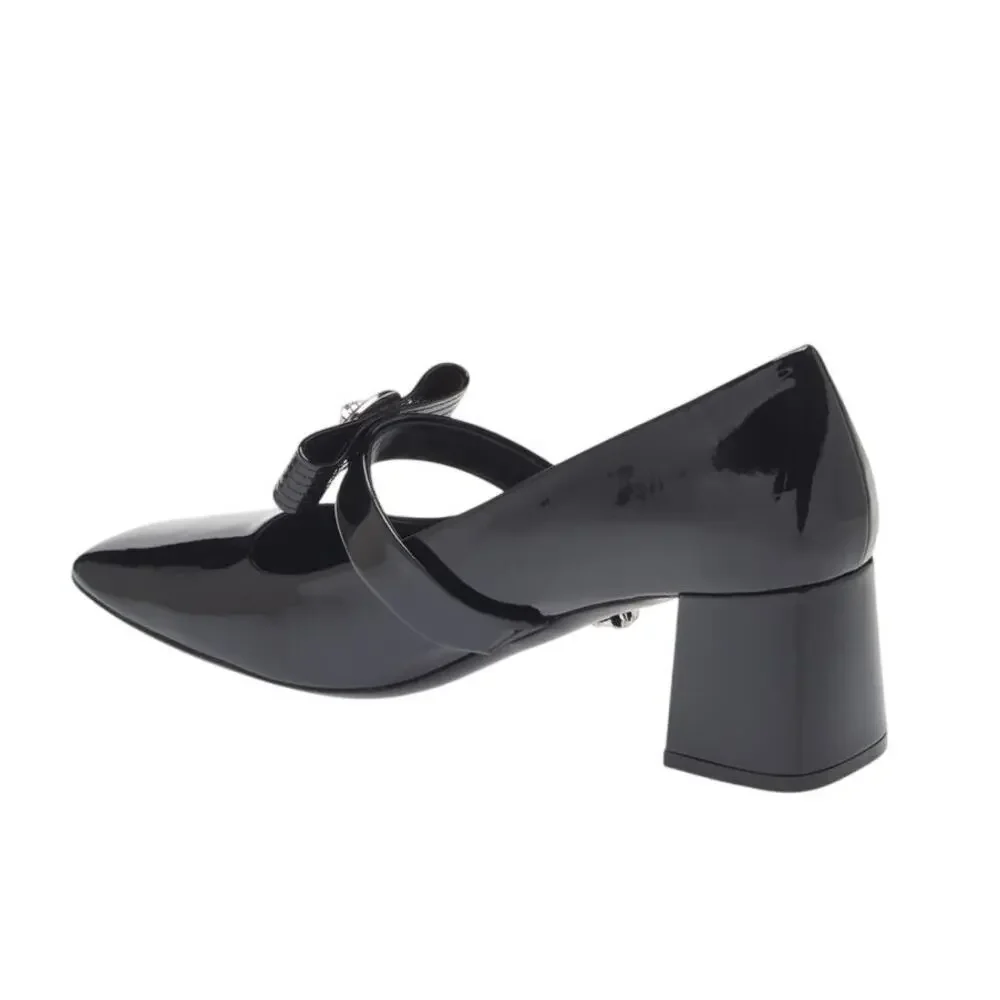VERSACE
Patent Leather Medusa Bow Mary
Jane Pump 38.5EU / 8.5US - Picture 9 of 15